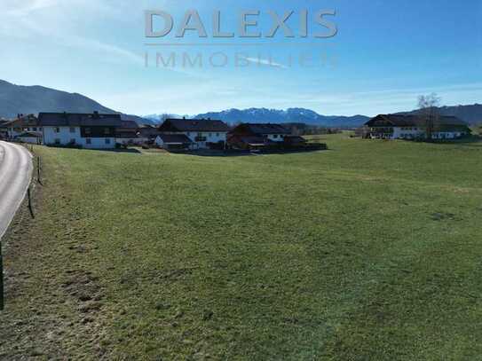 Nahe Bad Tölz
Attraktive Doppelhaushälfte in Greiling
- Ruhige, sonnige Ortsrandlage
- Panoramabl