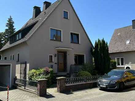 1-2 Familienhaus, 150 qm Wohnfläche, 2 Garagen + Garten