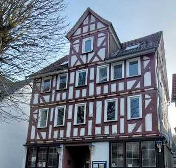 Wohn- Geschäftshaus in der Stadtmitte von Biedenkopf mit vier Garagen im Hinterhof