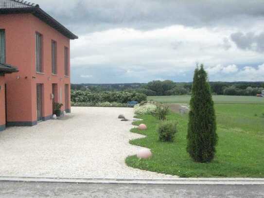 Außergewöhnliche Villa, unverbaubarer Blick, mit Praxisräumen, 2 Nebengebäuden und Doppelgarage