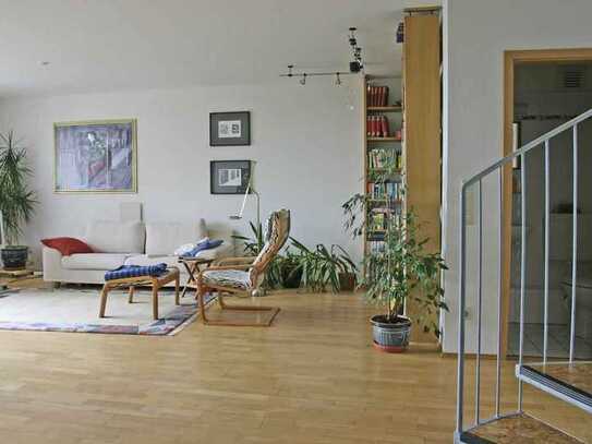 Helle und Freundliche 3-Zimmer-Maisonette-Wohnung mit Blick auf Hilden und TG-Stellplatz