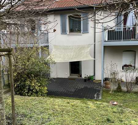 Stilvolle, neuwertige 3-Zimmer-Wohnung mit Terrasse/Garten und Einbauküche in Wiesbaden