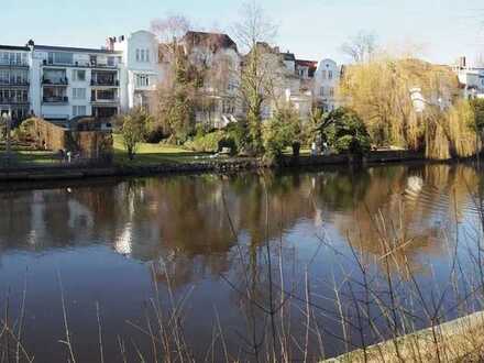 Hochwertige Dachgeschoss Wohnung in bester Lage mit Blick aufs Wasser