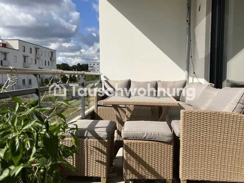 Tauschwohnung: Helle 3-Zimmer Wohnung mit zwei Balkonen und 2 Bädern