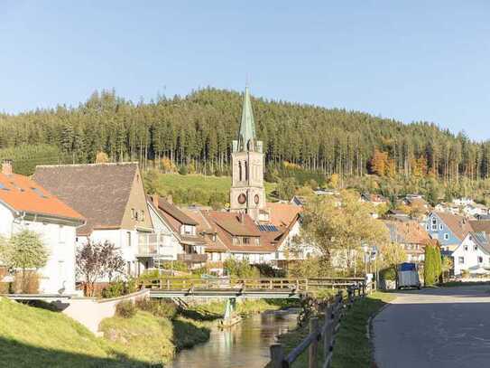 Feine 3-Zimmer- Altbauwohnung im Erdgeschoss