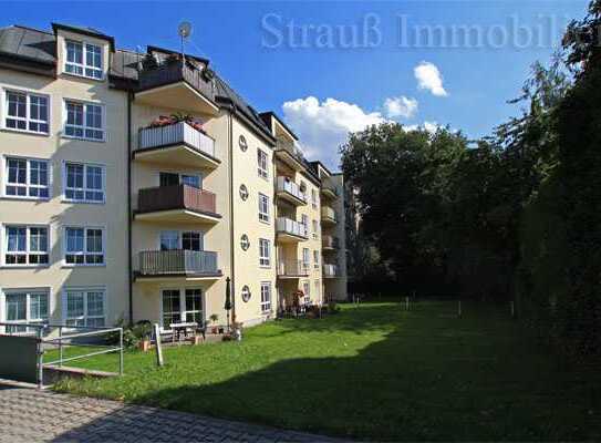 Schöne 2 Zimmer mit großem Balkon und neuem Laminat...