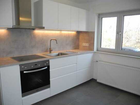 Flörsheim-Weilbach - Komplett sanierte 2-Zimmer-Wohnung mit Einbauküche und Balkon!