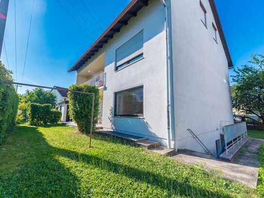 Leerstehendes Haus mit 3 Wohneinheiten.