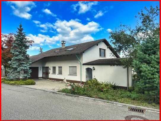 Zwei- Dreifamilienhaus mit herrlichem Blick in Gurtweil