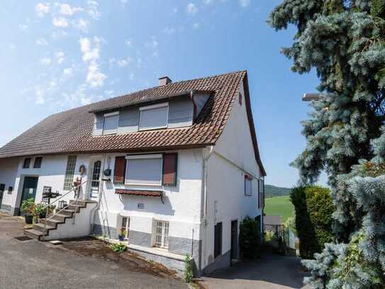 2-Familienhaus mit Garage und Nebenräumen in ruhiger Lage mit Aussicht ins Grüne