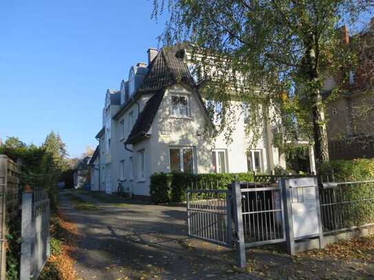 Helle und ruhige Erdgeschosswohnung mit Terrasse und Gartenanteil