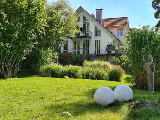 Schickes großes Landhaus in Traumlage mit separater Gartenwohnung oder Büroeinheit