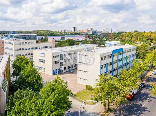 Tagesbelichtete Hallenfläche im Gewerbegebiet Motzener Straße | Nahe der B 96 & B 101