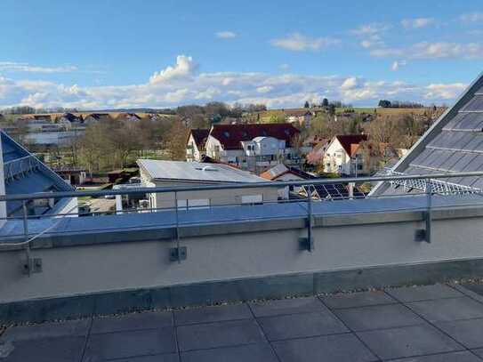 LICHTDURCHFLUTET! VIER ZIMMER WOHNUNG MIT DACHTERRASSE