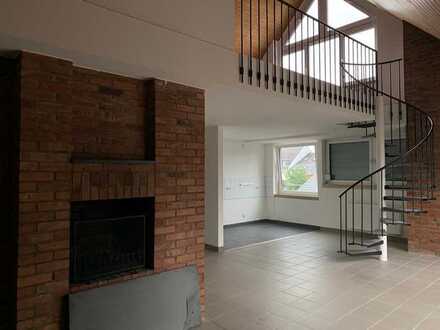 Köln-Brück - Helle 3,5 Zimer-Wohnung 126m² in ruhiger, zentraler Lage, Küche Diele Bad und Loggia