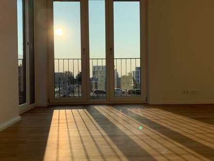 Neubau Waisengärten, helle 2-Zi, Aufzug, EBK, Balkon, Bad m. Fenster, opt.TG