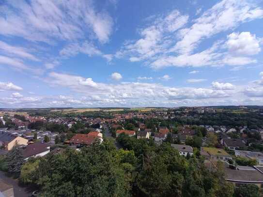 Bezugsfreie 1-Zimmer-Wohnung mit Balkon und bester Aussicht - zu mieten in Wü-Lengfeld