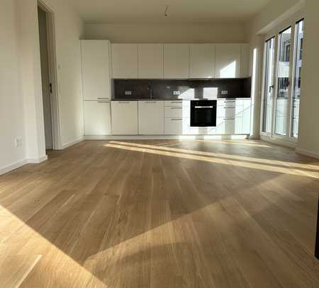 Flooded with Natural Light: 77 m², 2nd Floor Modern 2-Bedroom with State-of-the-Art Kitchen