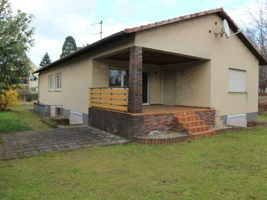 Freistehendes 1-Familien-Haus mit ELW u. Garage in Griesheim