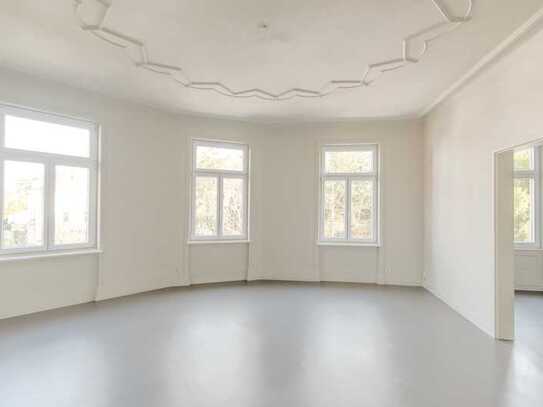 Etwas Besonderes! Traum- Wohnung auf kompletter Etage, Altbau Flair, Balkon, schöner Blick