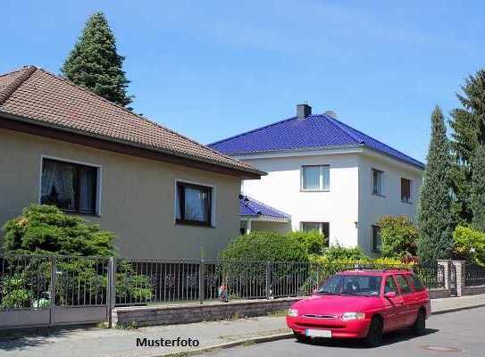 Einfamilienhaus mit Garagenanbau