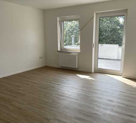 Saniert, modern, zentral: 2 Zi. Altbau-Wohnung mit gr, Balkon