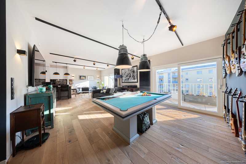 Schwabing: Exklusives 4,5-Zi.-Penthouse – moderne Ausstattung, zwei Einzelgaragen, drei Dachterrass.