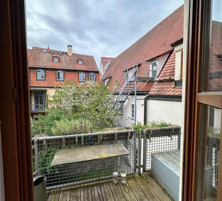 Schöne, sanierte und ruhige 2-Zimmer-Galleriewohnung mit geh. Innenausstattung mit Balkon und EBK