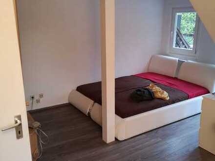1 Zimmer Wohnung Balkon
Frisch renoviert/modernisiert
32qm
Inkl. Einbauküche
Inkl. Kfz Stellplatz