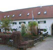 Gemütliche 2- Zimmer - Wohnung in der alten Wasserburg mit Garten