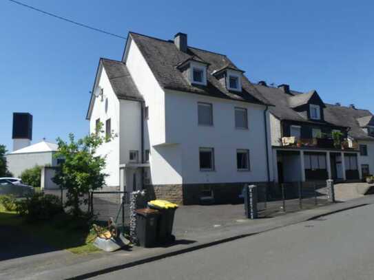 Modernisiertes MFH (3 WE) + baureifes, flaches Grundstück (ca. 1000 m²) in SI-Kaan-Marienborn