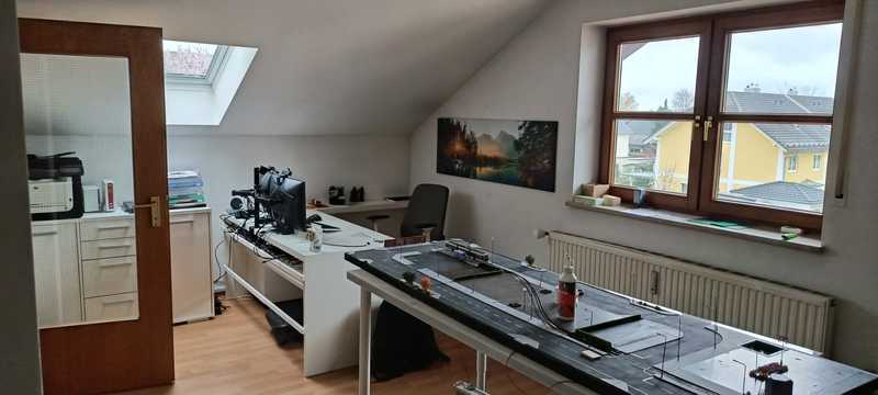                                                               Helle 3-Zimmer-Maisonettewohnung mit Balkon in Gilching in ruhiger Bestlage                                                       in Gilching (Starnberg)