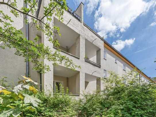 Leerstehende teilsanierugsbedürftige 2-Zimmer Wohnung mit Balkon in Berlin-Tempelhof