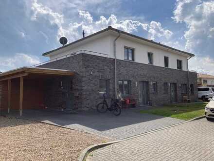 Neuwertige Doppelhaushälfte mit gehobener Innenausstattung zum Kauf in Saterland, zentral