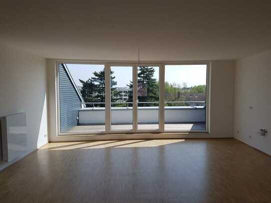Schöne, geräumige drei Zimmer Dachgeschoß Wohnung in Düsseldorf, Benrath