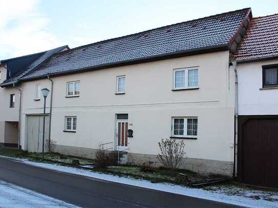 altes Bauernhaus mit großem Grundstück, Nebengelass und zwei Garagen