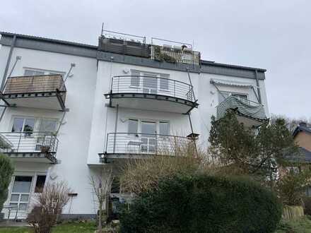 Stilvolle, vollständig renovierte 1-Zimmer-Wohnung mit Balkon und Einbauküche in Siegen