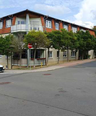 Ansprechende 2-Zimmer-Wohnung mit gehobener Innenausstattung mit Balkon und EBK in Bad Salzungen