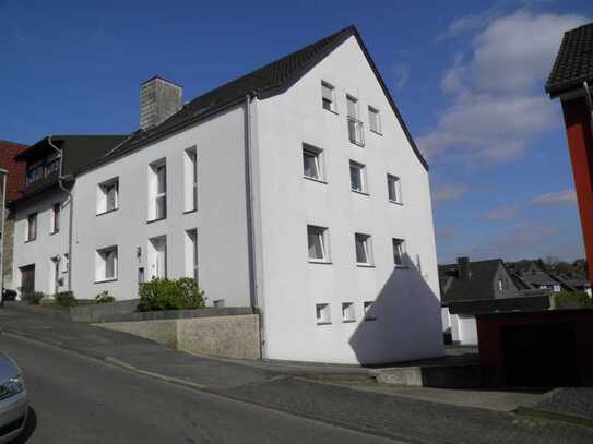 Modernisierte Wohnung im Erdgeschoß eines 4-Familienhaus, Garage möglich