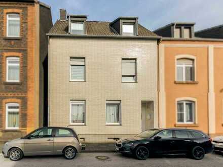 Potenzial für weitere Whg.! DHH mit kleinem Garten und sonniger Terrasse in Rhein-Nähe