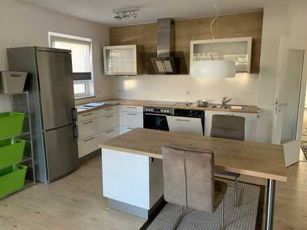 Neuwertige, möblierte 3-Zi.-Wohnung mit moderner Einbauküche und Gartenanteil