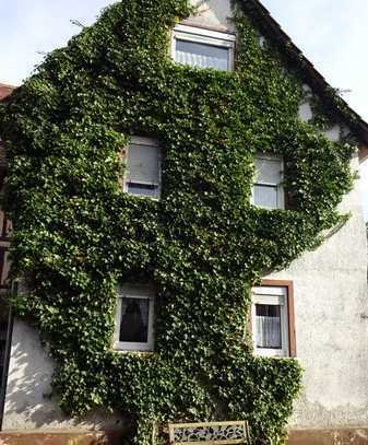 Einfamilienhaus mit sep. 2-Zimmerwohnung in Ortsteil Nidda