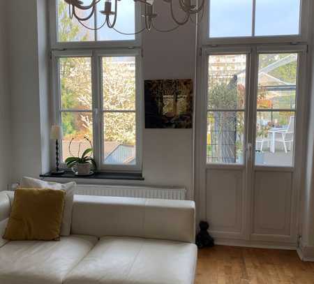 Jugendstil-2-Zimmer-Wohnung mit Einbauküche und Balkon in Köln-Weiden