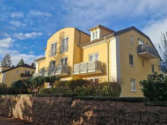 Wohnen in der Oberlößnitz - Balkon und Einbauküche vorhanden!