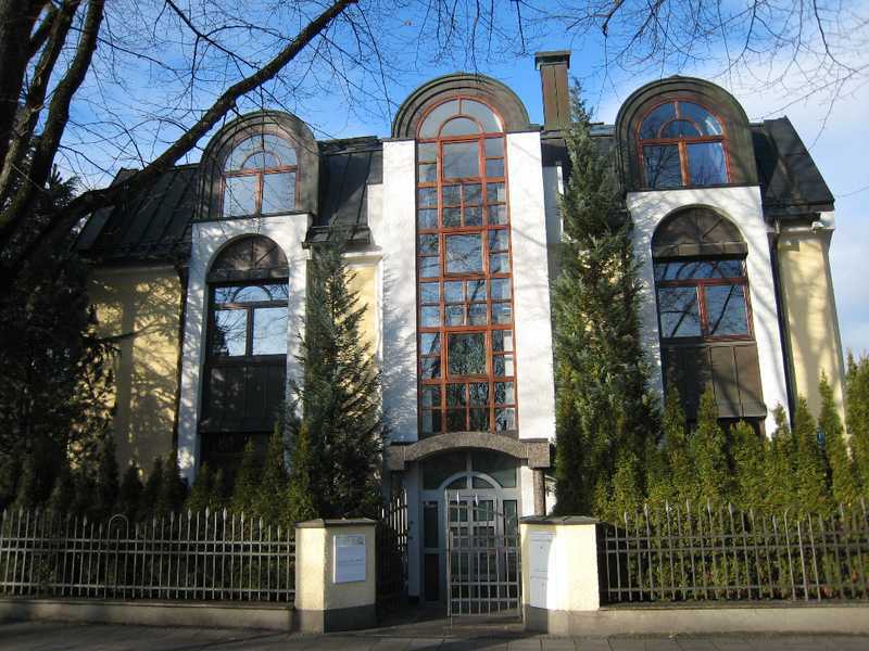 +++12-Zimmer-Villa in Harlaching+++