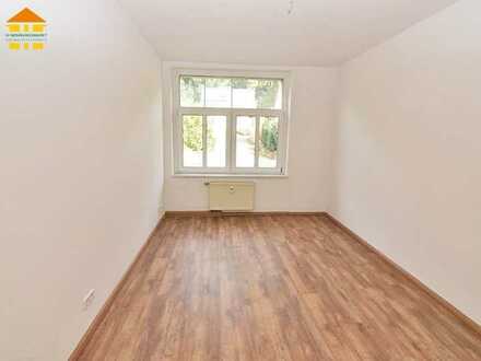 *Schöne 2-Raum-Wohnung mit Tageslichtbad, EBK & Stellplatz in ruhiger Lage*