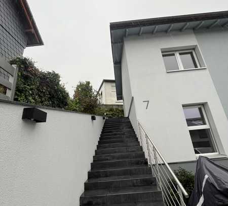 Geräumiges 7-Zimmer-Einfamilienhaus, Neusaniert und -renoviert und EBK