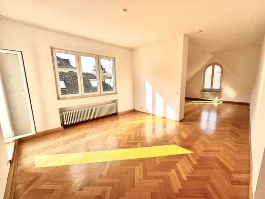 Helle 2 Zimmer DG Wohnung mit Terrasse in zentraler Lage von Wiesbaden