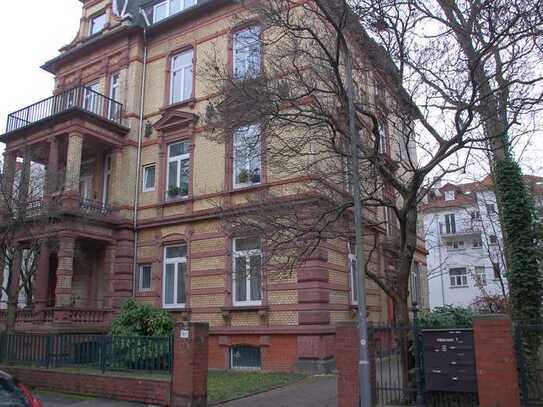 1 Zimmer-Dachwohnung mit Küche über den Dächern von Wiesbaden