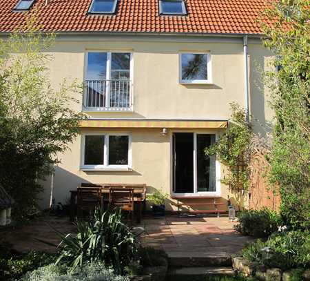 Sehr schönes Reihenmittelhaus mit großem Garten zur Zwangsversteigerung Nähe Uniklinik